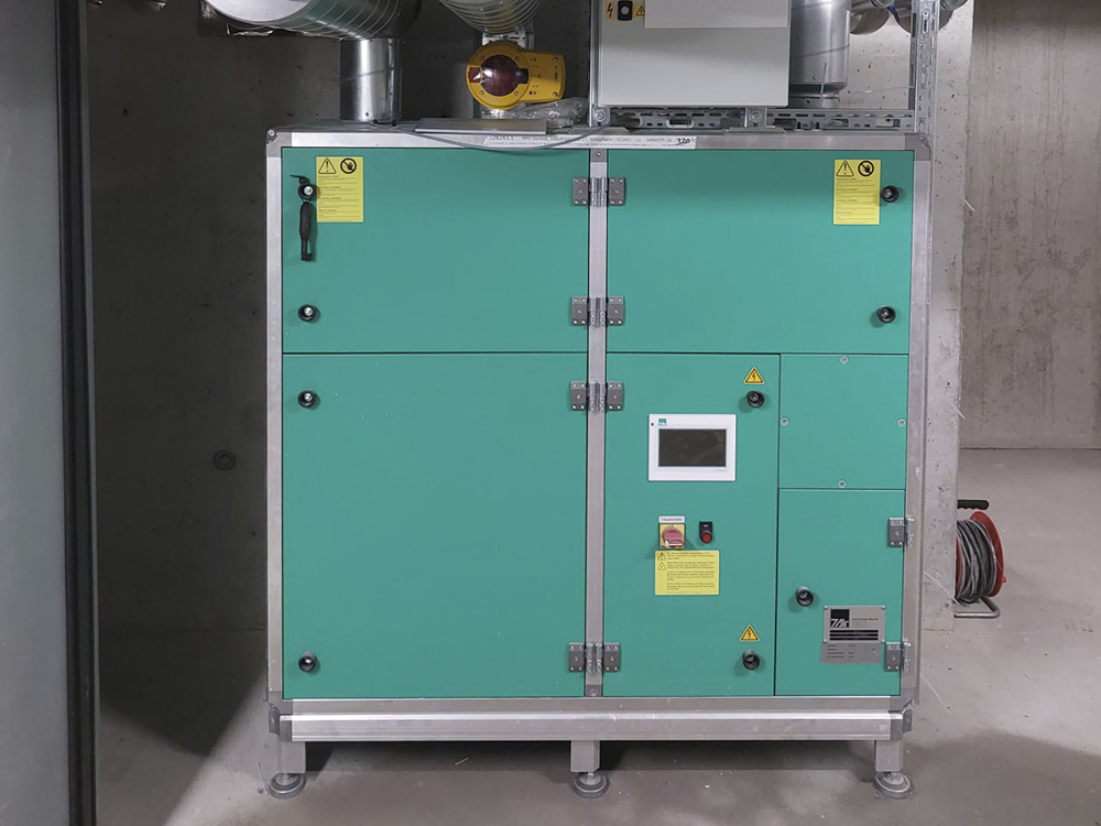 Türkis farbener Luftunsschrank